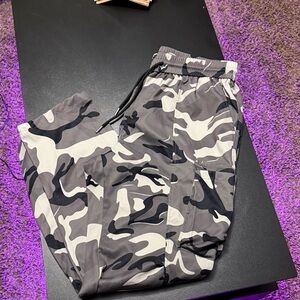 SHEIN Men's Gray Camouflage Cargo Pants